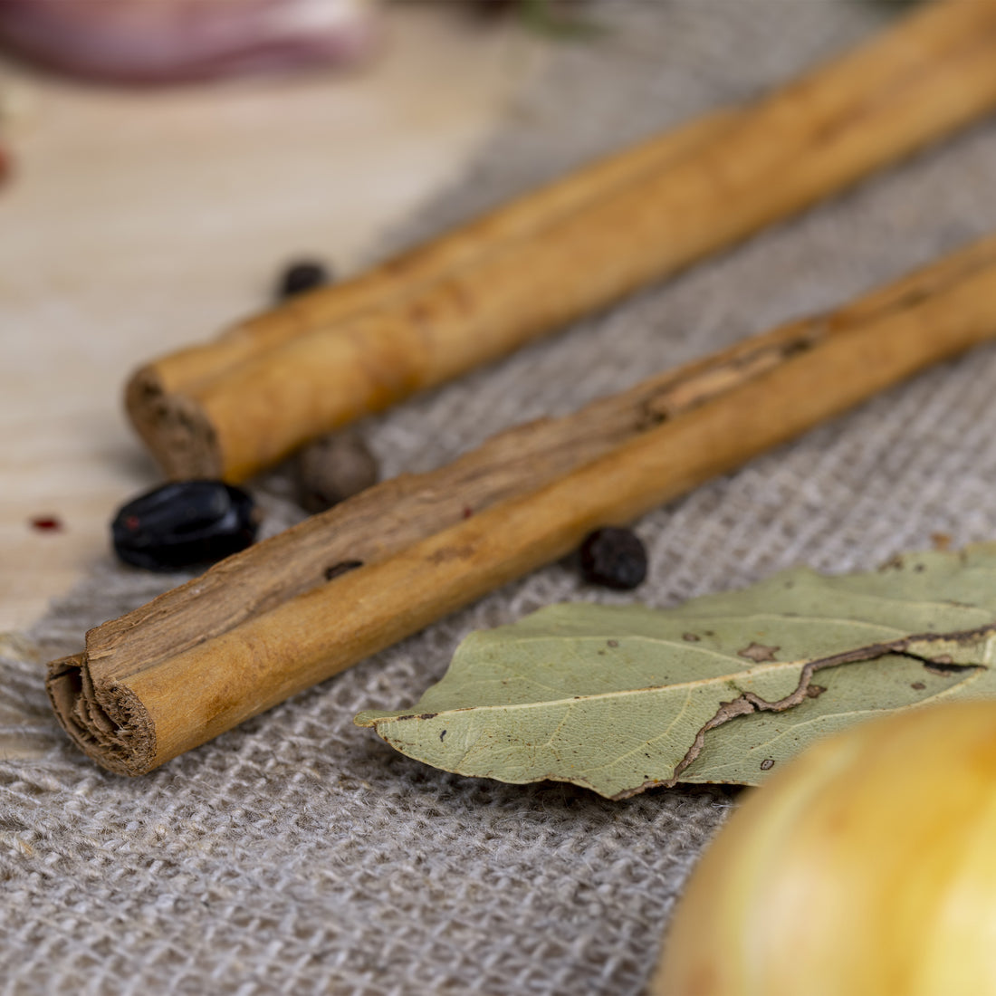 Cinnamomum Zeylanicum (Cinnamon Bark Oil)